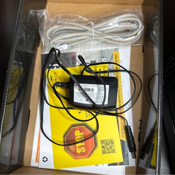 Arris SURFboard Cable Modem & Wifi Router Model SBG6580 N300 Motorola - Picture 9 of 13